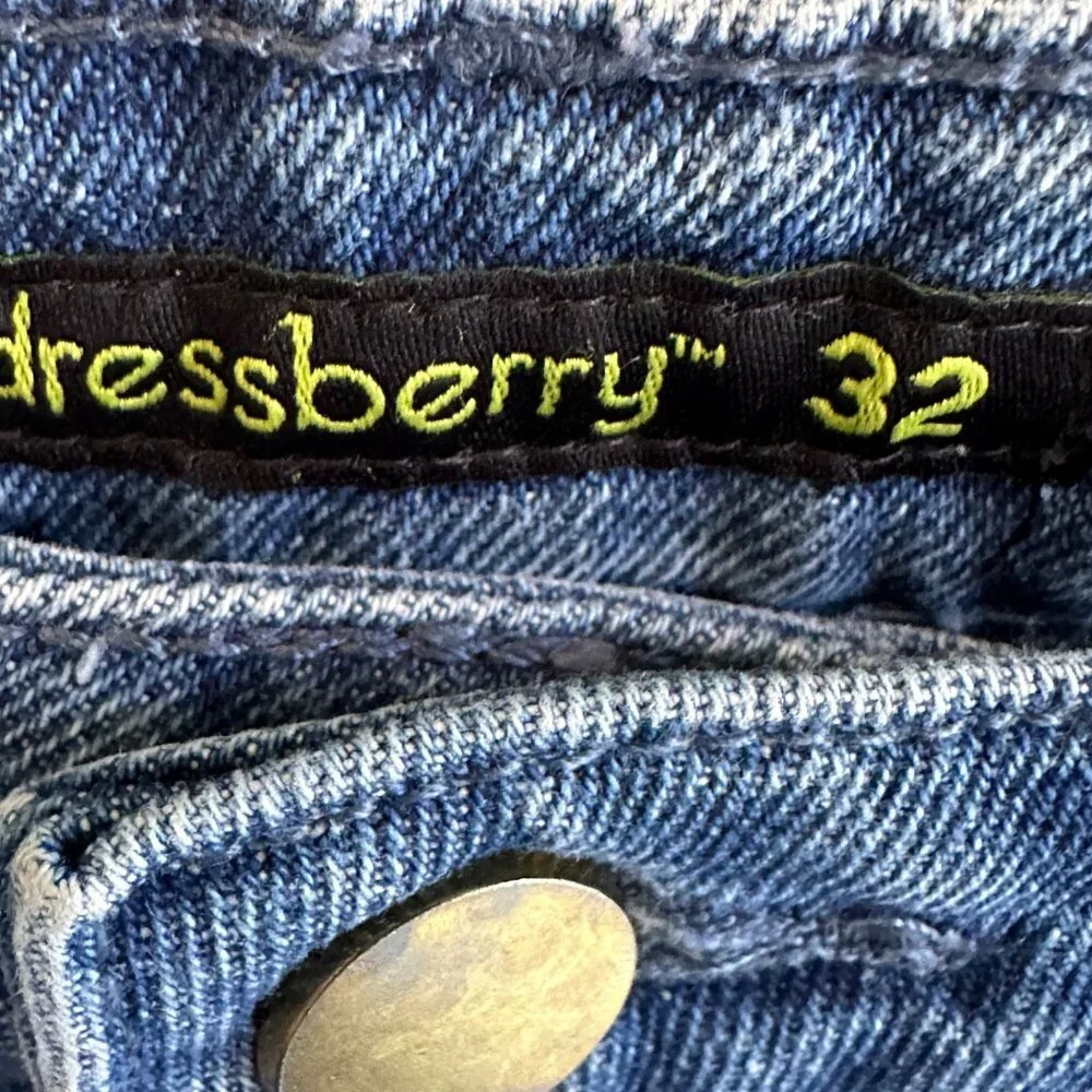 Dressberry Distressed Women's Cotton Denim Shorts 32 W/ Frayed Hem & Pockets
